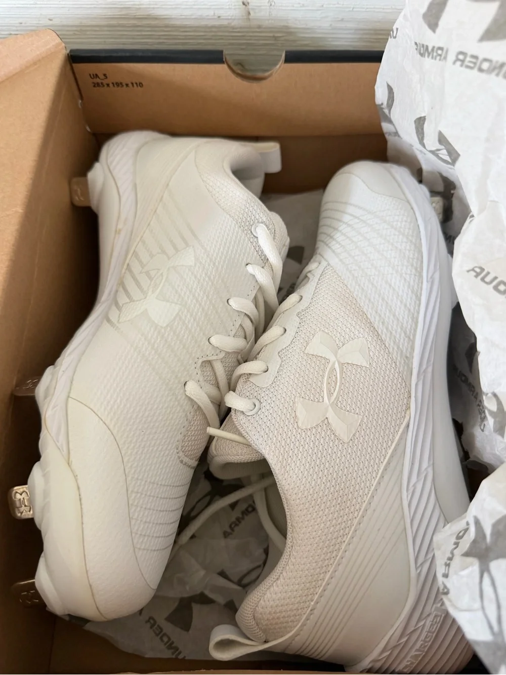 Under Armour UA W Glyde ST Womens 7.5 White Metal Softball Cleats 1297335-100